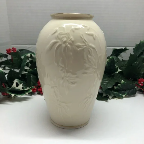 Lenox Ivory Porcelain 7.25”H Vase With Embossed Iris Flowers Good Trim EUC USA - Picture 2 of 9